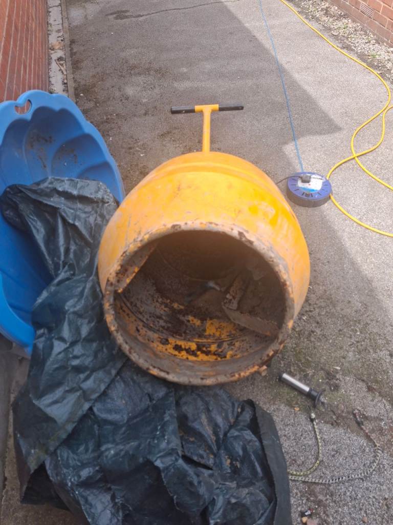 Cement mixer
