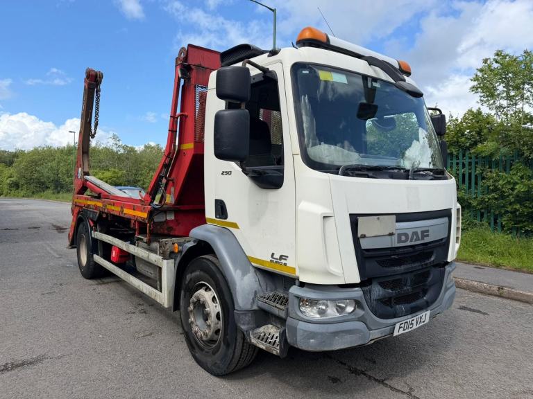 2015 DAF CF 250 SKIP LOADER 
