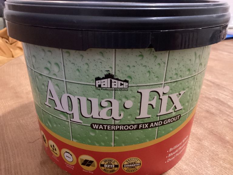 One tub of 3.75 kg Aqua Fix - waterproof fix and grout