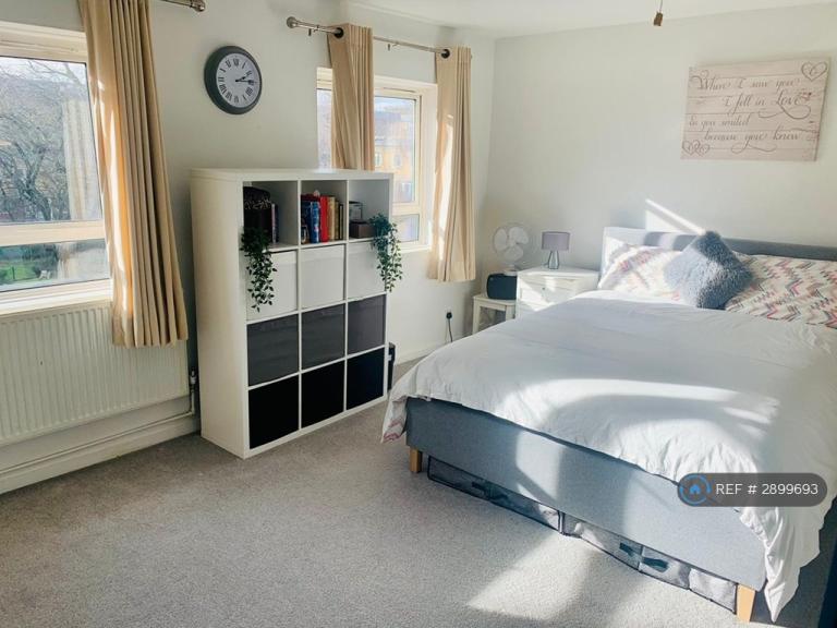3 bedroom flat in Camden Street, London, NW1 (3 bed) (#2899693)