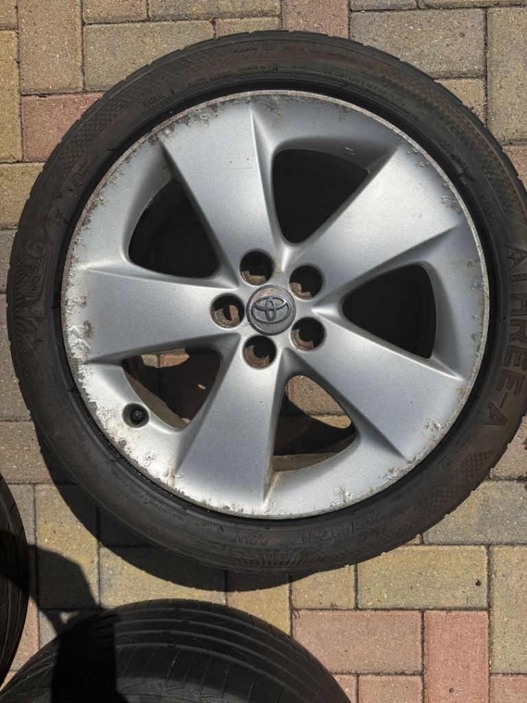 Car wheel rim and tyre