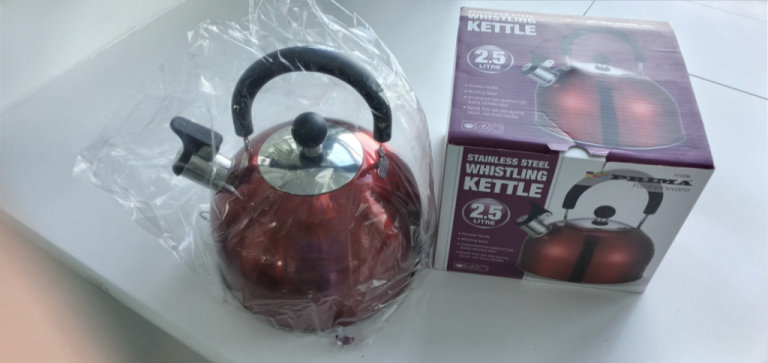 NEW, PRIMA whistling Red, Green or White stainless steel Kettle cool touch, handle £10 EACH  