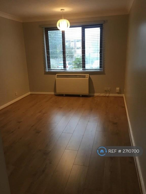 Studio flat in Penlee House, Woking, GU22 (#2710700)