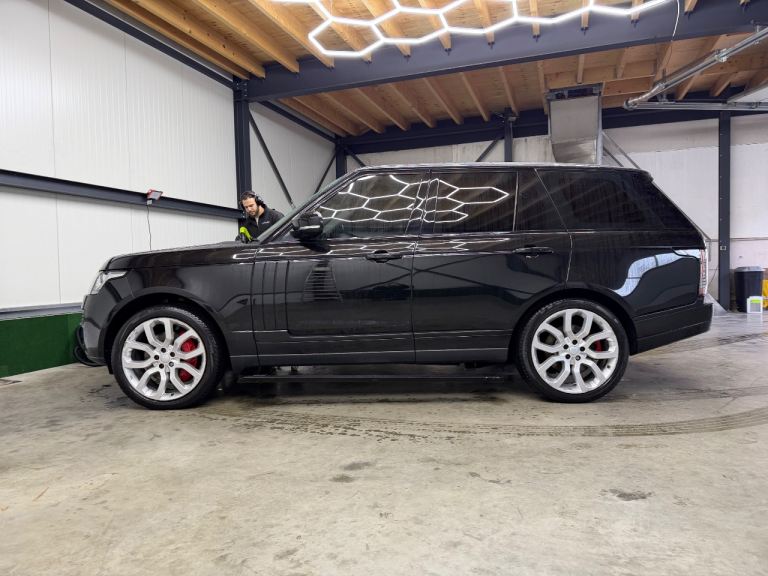 Land Rover Range Rover 2016.  4.4L SDV8 Vogue 