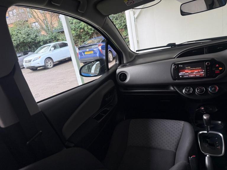 2015 Toyota Yaris 1.33 VVT-i Icon 5dr CVT HATCHBACK PETROL Automatic