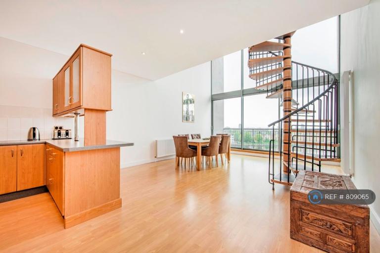 2 bedroom flat in Selsdon Way, London, E14 (2 bed) (#809065)