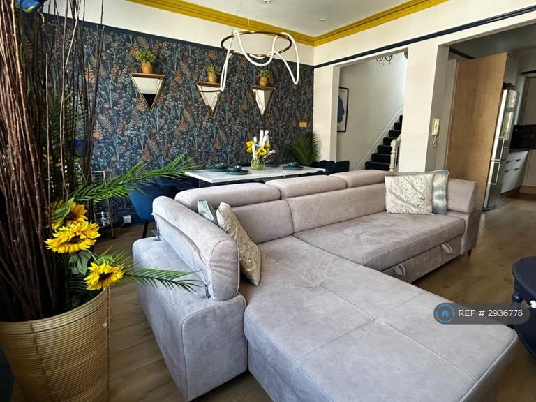 3 bedroom flat in Clifton Road, London, W9 (3 bed) (#2936778)