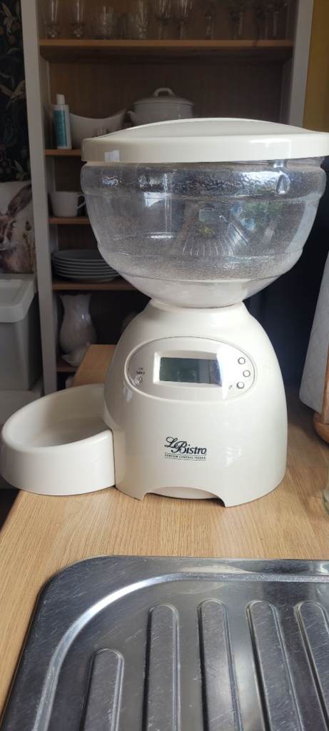 Le Bistro Automatic Feeder