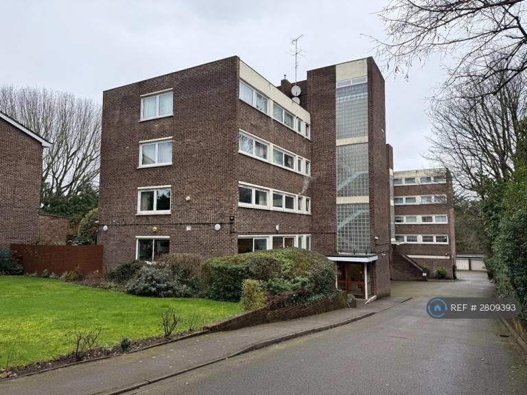 2 bedroom flat in Marcourt Lawns, London, W5 (2 bed) (#2809393)