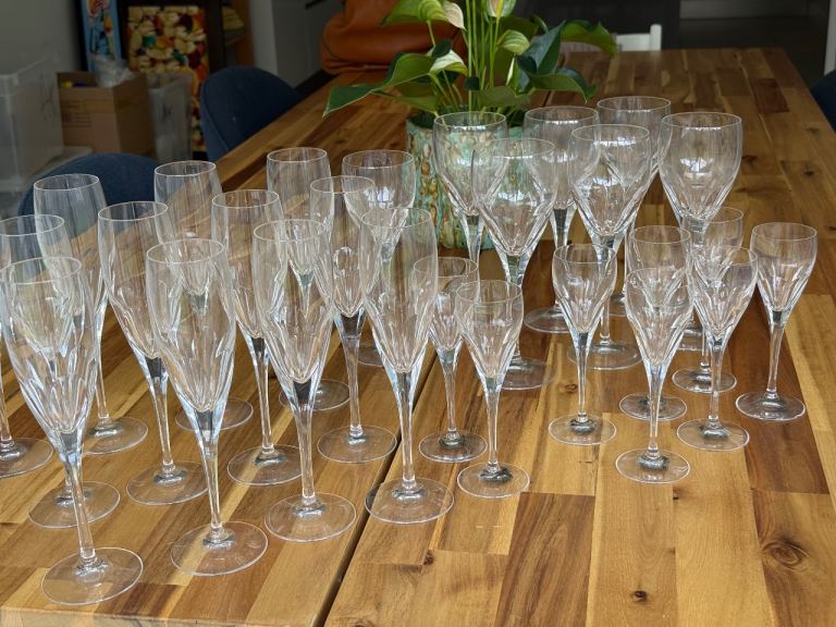 26-Piece DaVinci Italian Cut Crystal Stemware Set + 3 Heavy Crystal Liquor Decanters ✨🍷