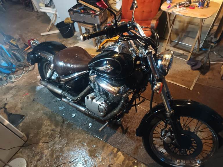 Suzuki, INTRUDER, 2000, 124 (cc)