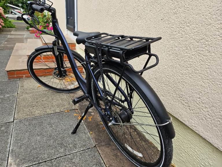 Electric Hybrid Bike with Rear Rack – Good Condition