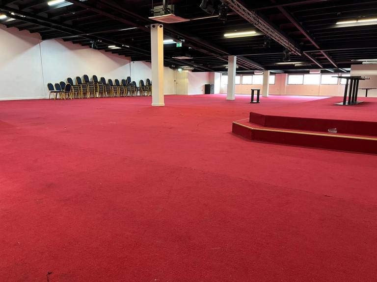 MASSIVE 600-SEATER HALL/AUDITORIUM WITH SIDE ROOMS AND OFFICES TO RENT - EDMONTON NORTH LONDON 