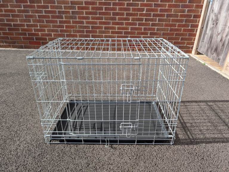 Small dog grey dog crate with 2 doors, tray and water bowl