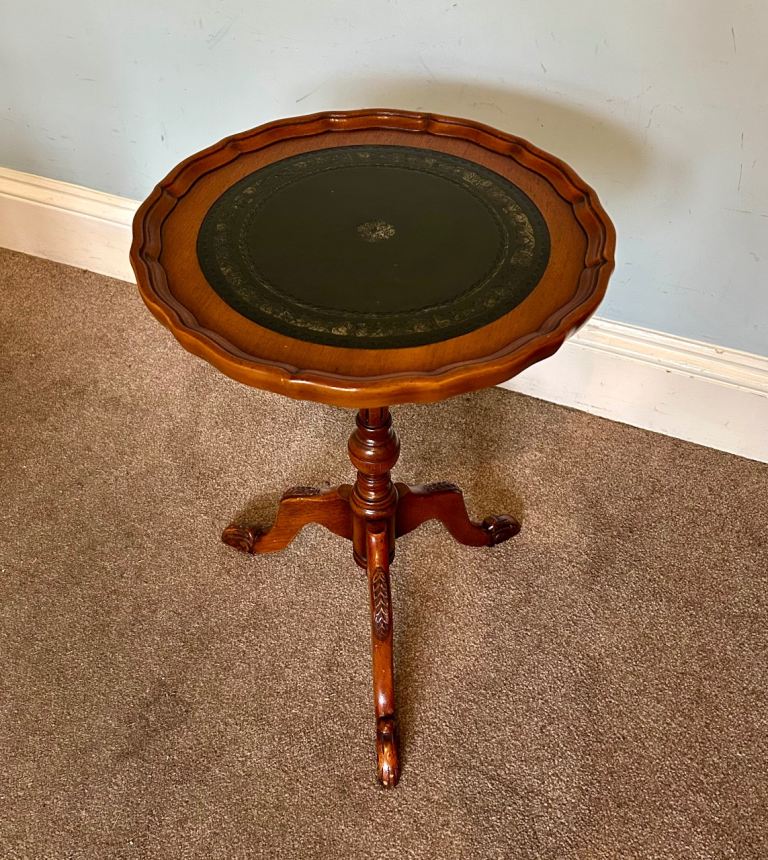Vintage Round Wooden Wine Table / Coffee Table lots of detail Scalloped Edge  H22in/56cm  J320