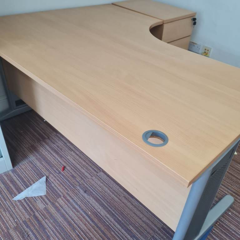 Corner Office Desk with Modesty Panel – 1600mm x 1200mm