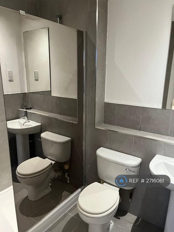 2 bedroom flat in City Heights, Salford, M3 (2 bed) (#2716061)