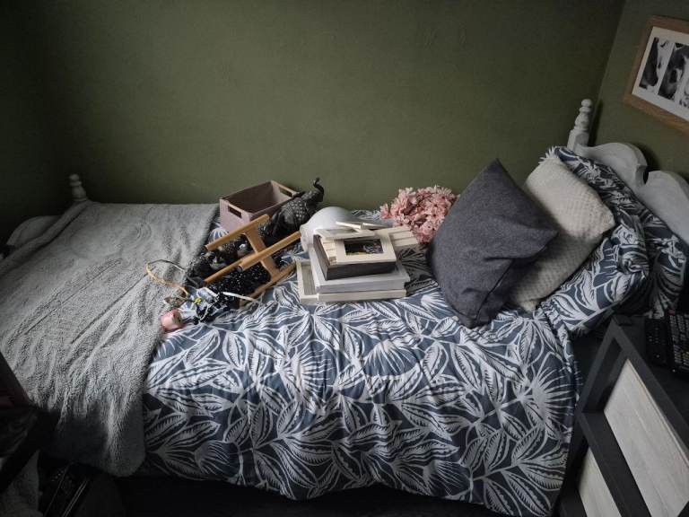 Solid pine single bed