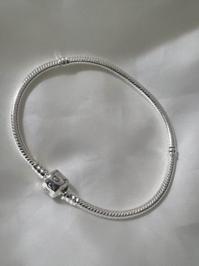 Pandora Silver Charm Bracelet – As Good As New