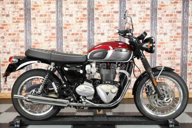 **DEPOSIT TAKEN** 2022 TRIUMPH BONNEVILLE T120 - 2,949 MILES - 1 OWNER