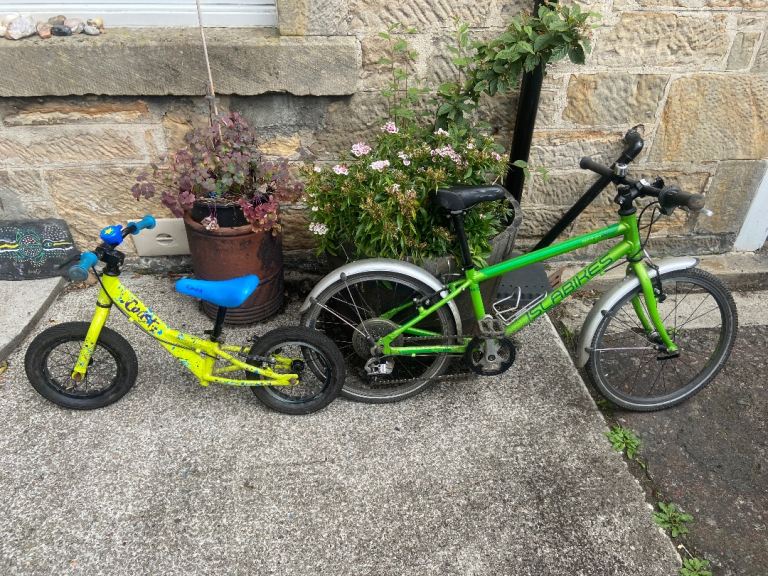 Kids Green Isla Beinn 7 speed Bike and Yellow Balance Bike – Good Condition