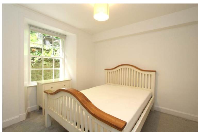 🏠🏠One-bedroom basement apartment with zone permit parking🏠🏠