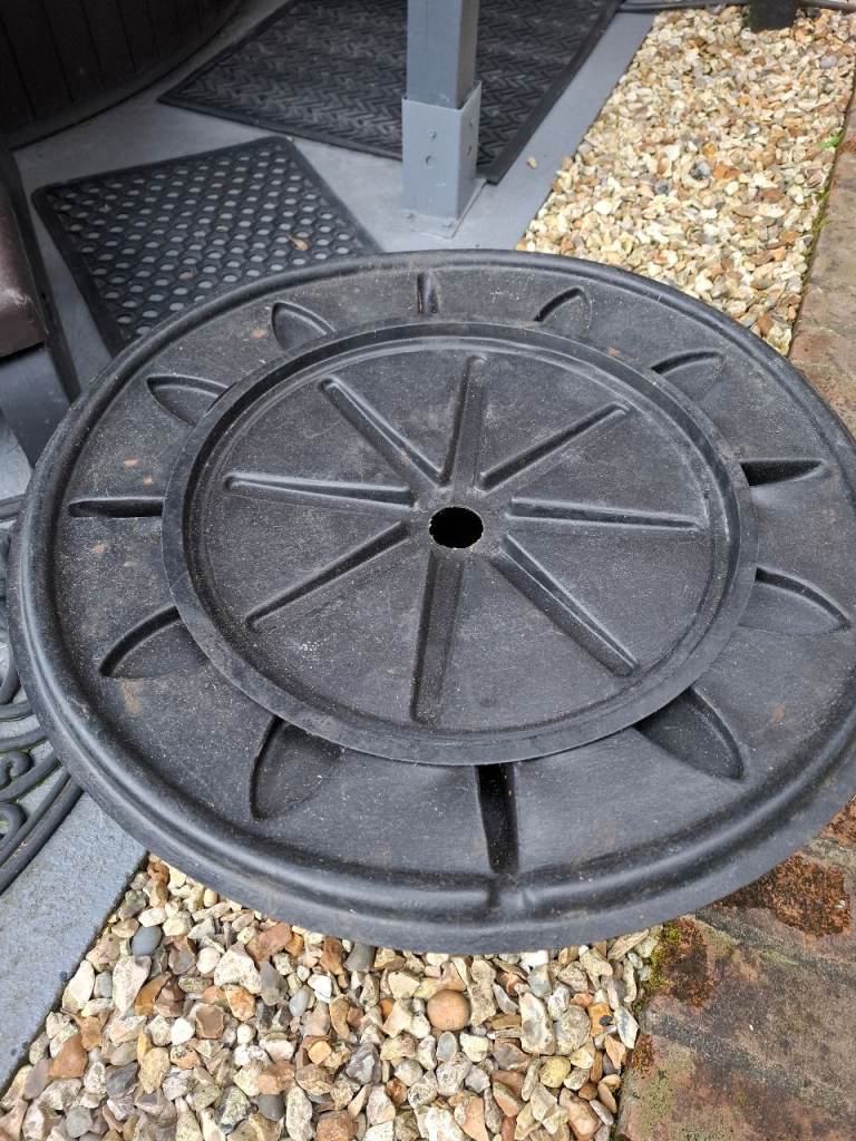 Pebble pond garden water feature