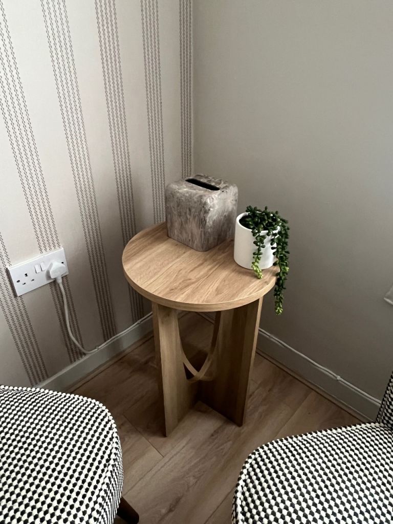 Small round side tables - Oak 