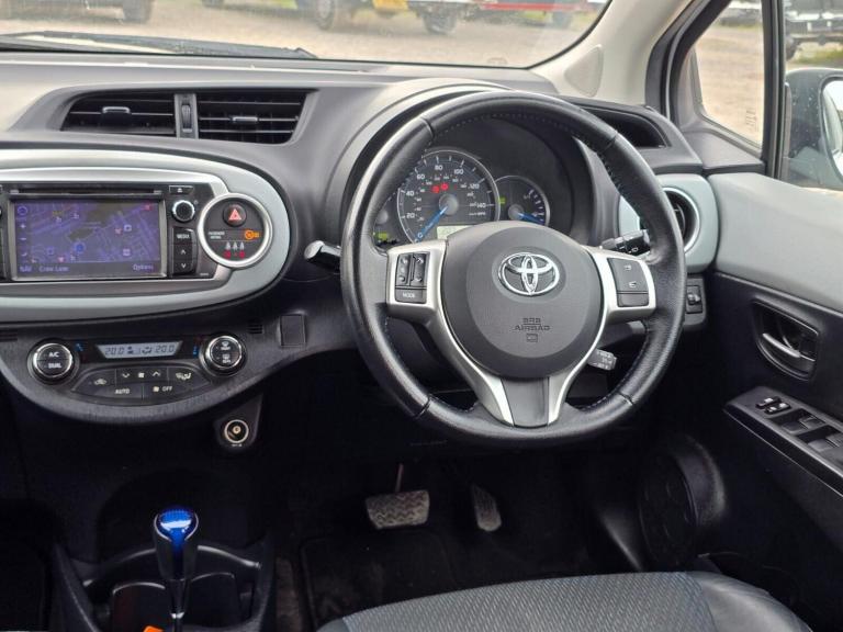 2014 Toyota Yaris 1.5 VVT-h Trend Hatchback 5dr Petrol Hybrid CVT Euro 5 (101 ps) Hatchback Hybri...