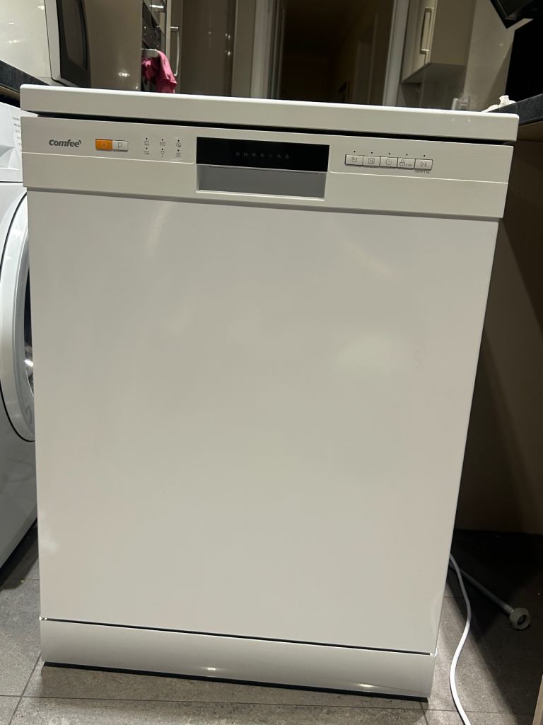 Brand-new white Comfee freestanding dishwasher