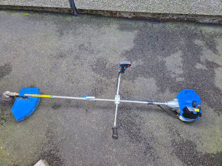 Petrol strimmer 