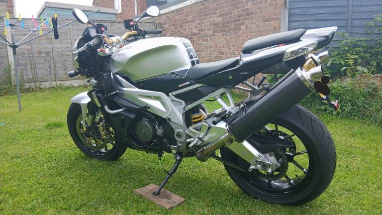 2009 aprilia tuono 1000r , mint condition , low miles , aprilia rsv