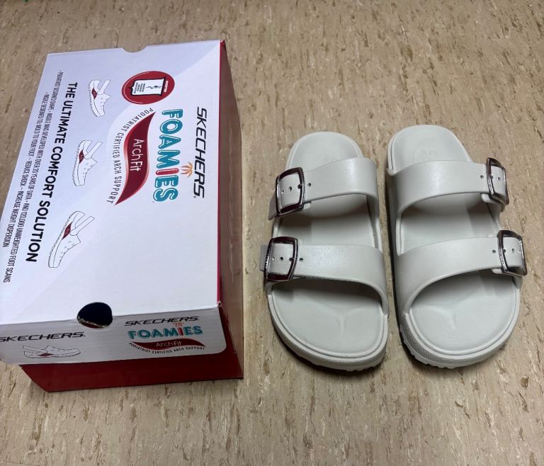NEW Women’s Skechers Foamies Arch Fit Sandals - White/Natural  size UK 7 (40)