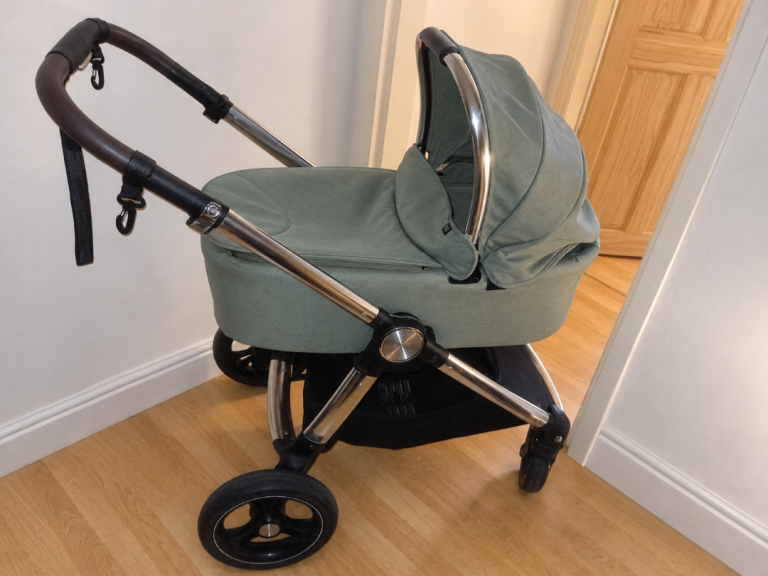 Mamas and Papas grey pram with carrycot bundle - excellent condition 