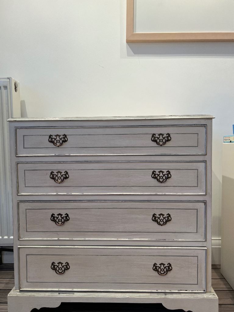 Chest of drawers 