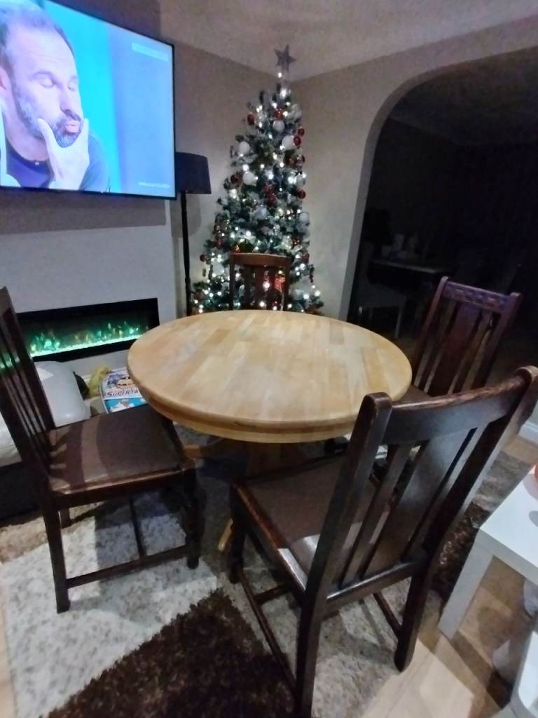Dining table and 4 dining chairs set