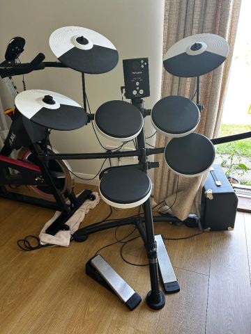 Roland Electronic Drum Kit – Great Condition, £125.00 for Sale