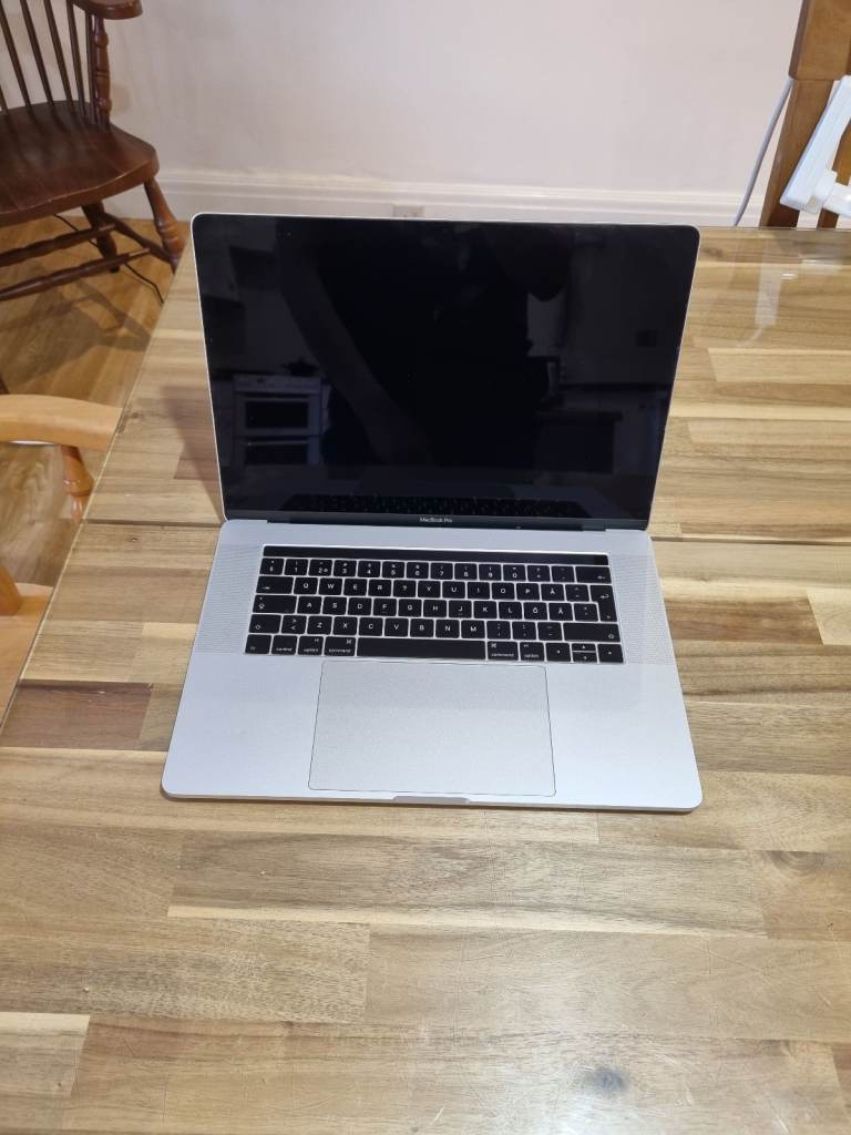 Macbook pro 2016 15 inch 16 gb ram