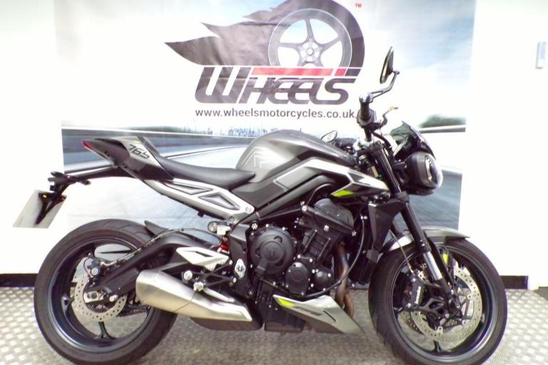 2023 TRIUMPH STREET TRIPLE 765 R WITH ONLY 5960 MILES FROM NEW