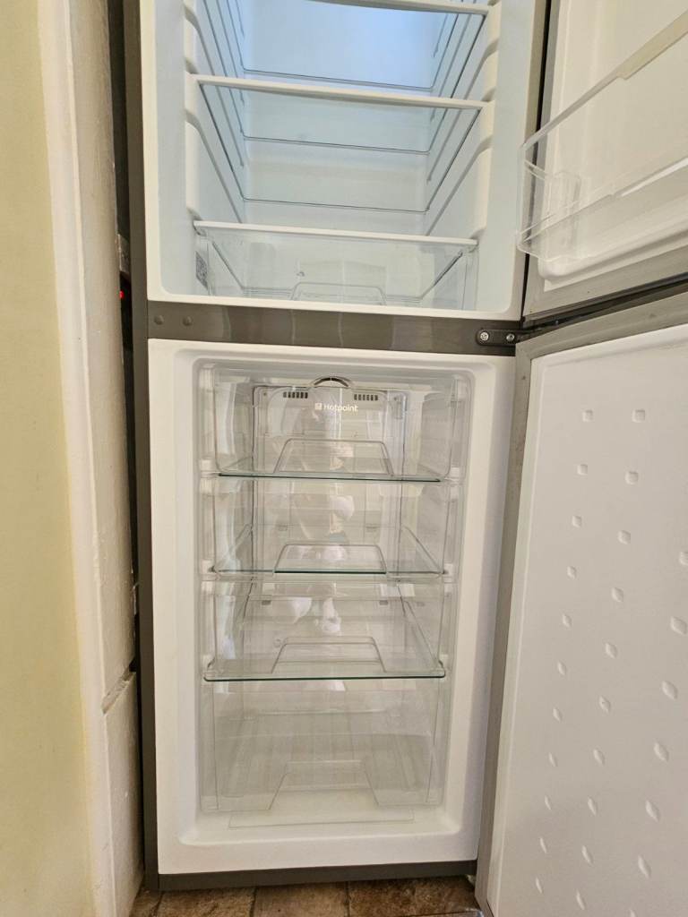 Hotpoint Freestanding Fridge Freezer – Graphite and in very good condition