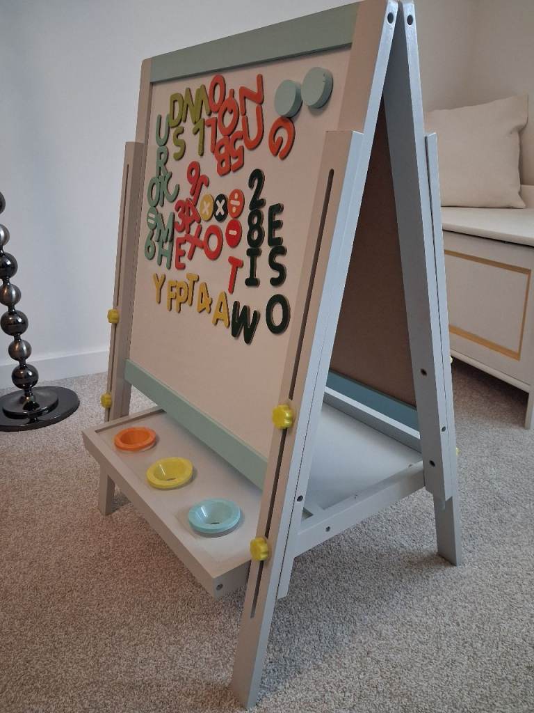 Two in one wooden easel 