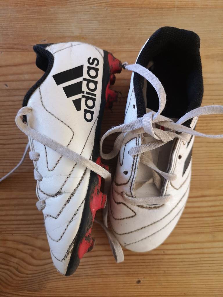 Boys / girls Adidas Football Boots. Size 12. £3