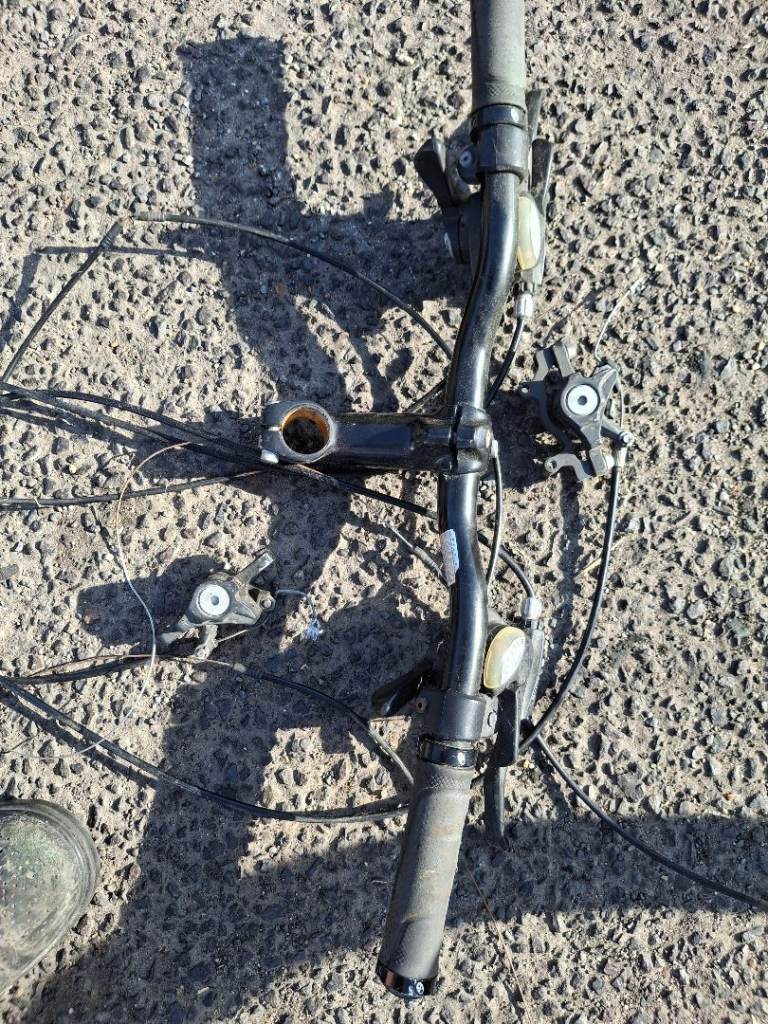 Bike disc brake calipers handlebars and levers 