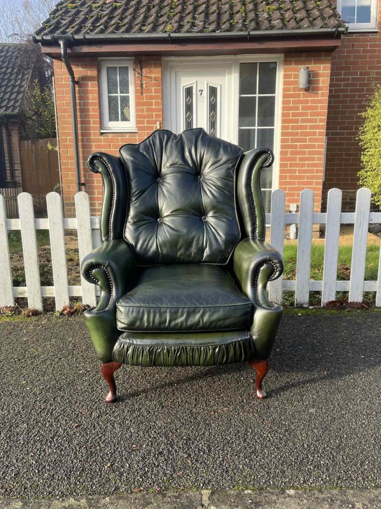 Lovely Dark Green Leather Chesterfield Queen Anne Wing Back Chair