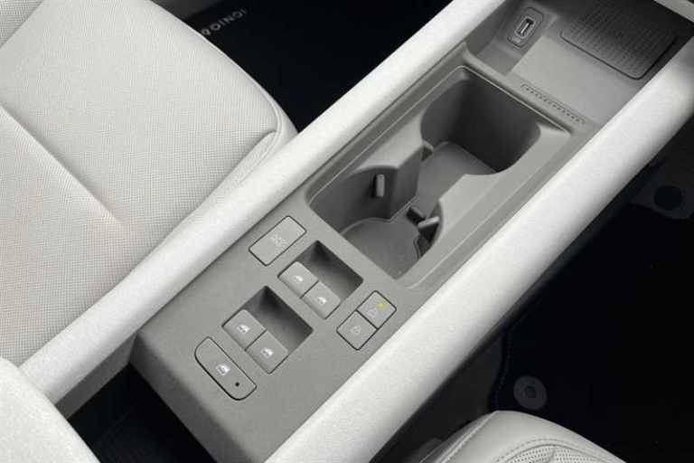 2025 Hyundai IONIQ 6 77.4kWh Ultimate Saloon 4dr Electric Auto (228 ps) Saloon Electric Automatic