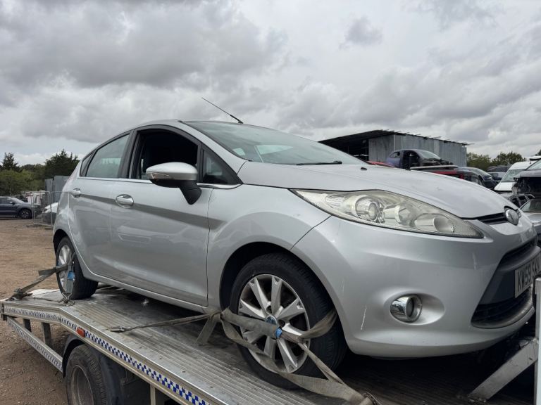 Ford fiesta mk7 1.25 2010 silver BREAKING FOR PARTS