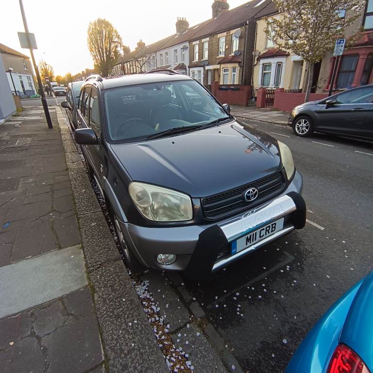 Toyota RAV4 2004 – Low Mileage – Starts & Drives – Spares or Repair