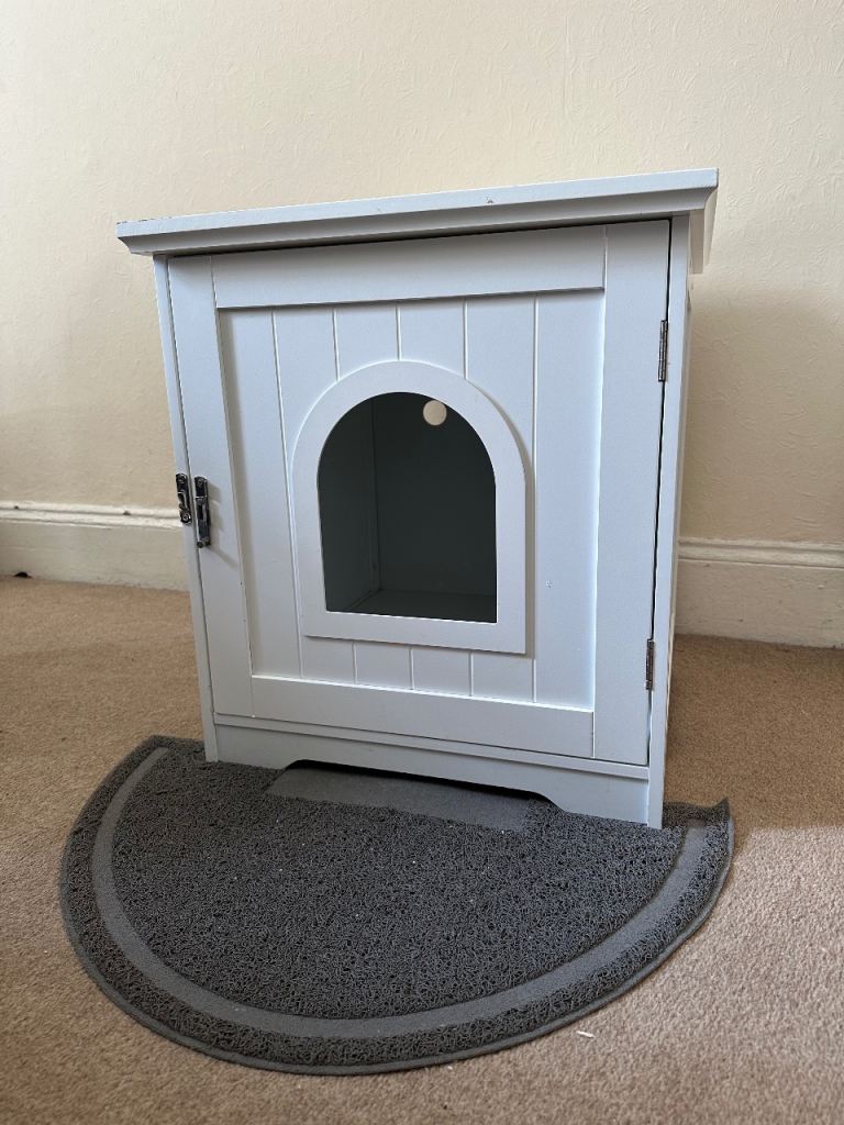 Cat Litter Box Enclosure and Accessories 