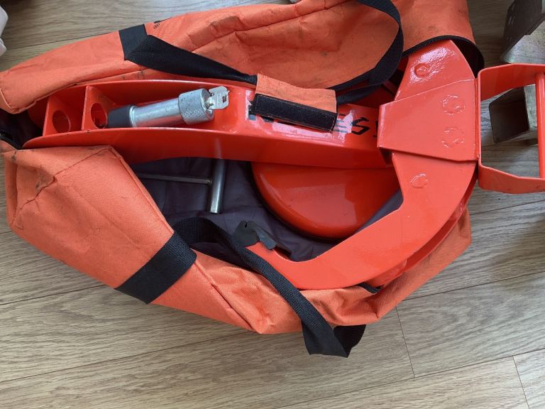 Wheel clamp