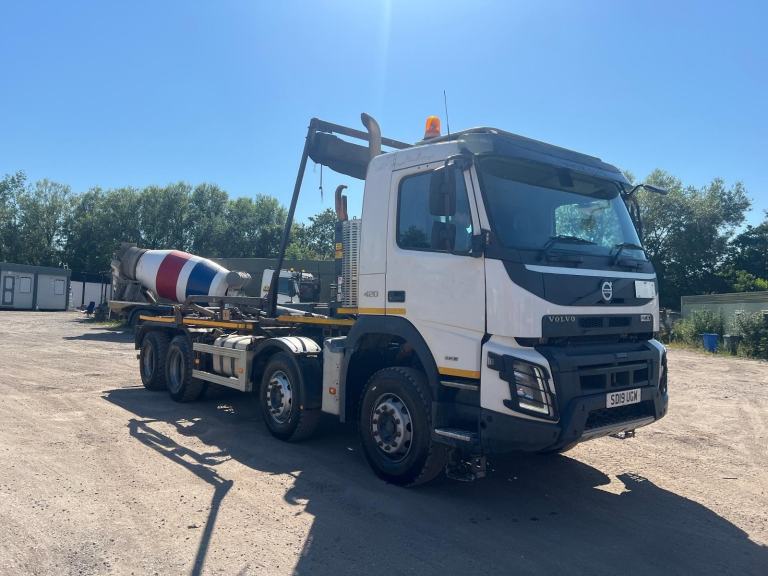 2019 Volvo FM 420 HYVA HOOKLOADER , DAYCAB, AUTO , TESTED AUGUST 26